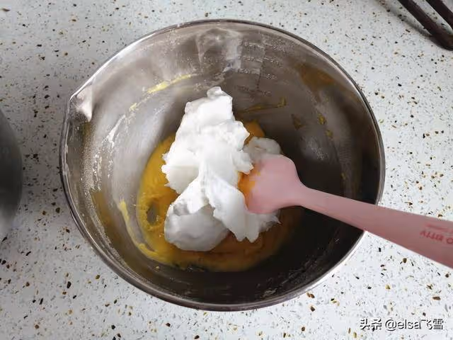 不蒸也不烤，這樣做出的蛋糕非常鬆軟細膩，好吃還不上火