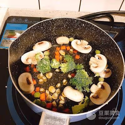 不用麵粉也能做出的美味的減脂披薩