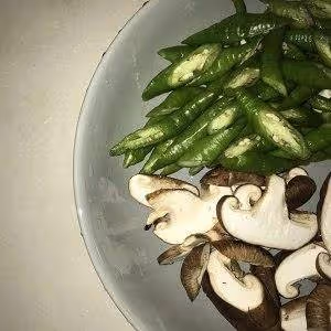 剛從冰箱拿出來的凍肉，別直接 用水泡，這樣做肉質鮮嫩美味