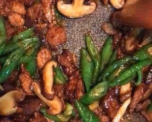 剛從冰箱拿出來的凍肉，別直接 用水泡，這樣做肉質鮮嫩美味