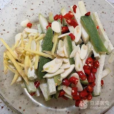 腌蘿蔔（正宗地道的朝鮮族腌菜）酸辣、酥脆、可口，下飯神菜！