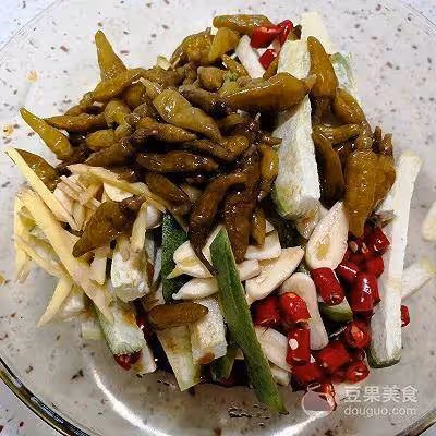 腌蘿蔔（正宗地道的朝鮮族腌菜）酸辣、酥脆、可口，下飯神菜！