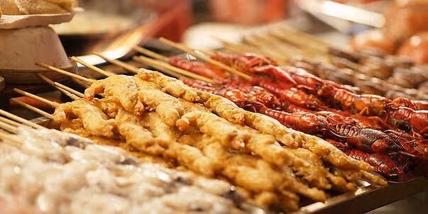 夜市中的街邊美食，誰能來承包你的胃，到底誰保持著街邊美食寶坐