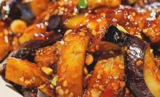 多吃茄子好處多，維生素P可軟化血管，色香味俱全，孩子很樂意吃