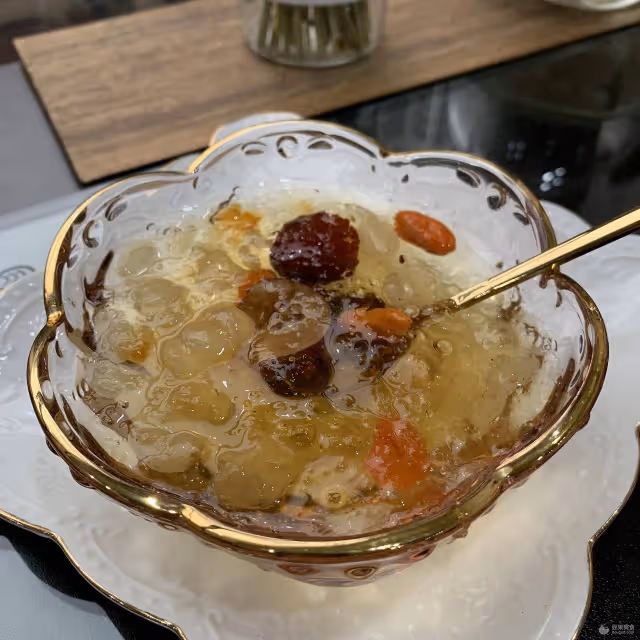 夏日甜品：雪蓮子桃膠雪燕，廣東糖水