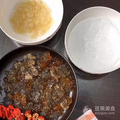 夏日甜品：雪蓮子桃膠雪燕，廣東糖水