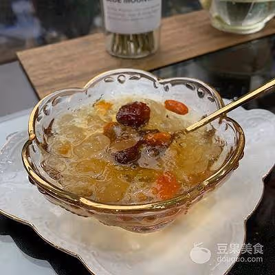 夏日甜品：雪蓮子桃膠雪燕，廣東糖水