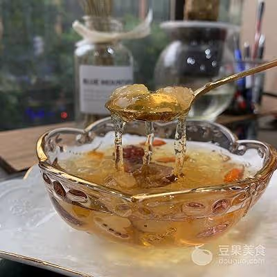 夏日甜品：雪蓮子桃膠雪燕，廣東糖水