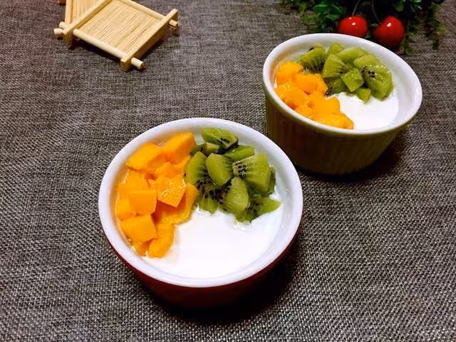在家自製水果撈，酸甜解膩，不比水果店差