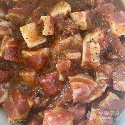 孜然羊肉粒的做法