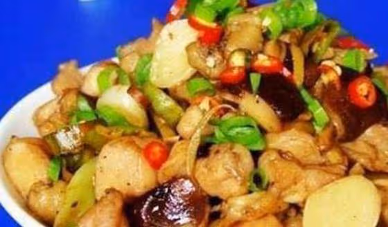 師傅教的幾道家常菜，味道絕佳，一大盤不夠吃，兩天不吃就嘴饞