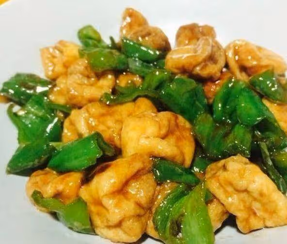 油豆腐炒青椒，蓮子排骨湯，韭菜雞蛋盒子，酸湯蓮藕燜雞翅