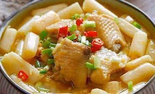 油豆腐炒青椒，蓮子排骨湯，韭菜雞蛋盒子，酸湯蓮藕燜雞翅