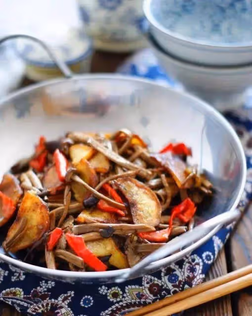 美食精選：培根炒菜花，干鍋黑椒茶樹菇，香菜燒豆腐，蝦皮茼蒿