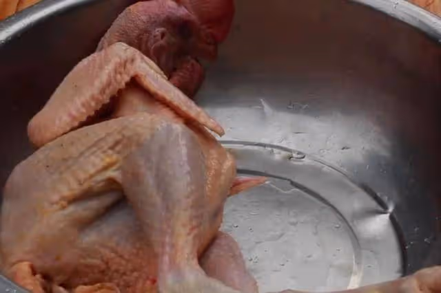 雞肉在夏季就適合這樣做，口味麻辣爽口、雞肉細嫩絕對下酒又下飯