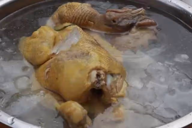 雞肉在夏季就適合這樣做,口味麻辣爽口、雞肉細嫩絕對下酒又下飯