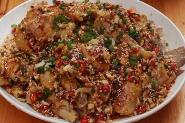 雞肉在夏季就適合這樣做,口味麻辣爽口、雞肉細嫩絕對下酒又下飯