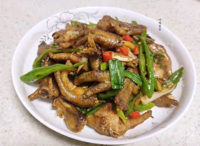 雞爪此做法太香了！不用鹵不費時間，香氣四溢，比泡椒雞爪還過癮