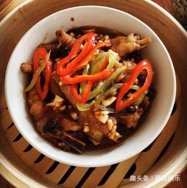 美食嚴選：虎皮醬鳳爪，秋葵炒肉，蚝油蒸排骨，豆腐夾肉的做法