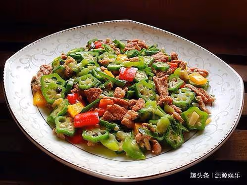 美食嚴選：虎皮醬鳳爪，秋葵炒肉，蚝油蒸排骨，豆腐夾肉的做法