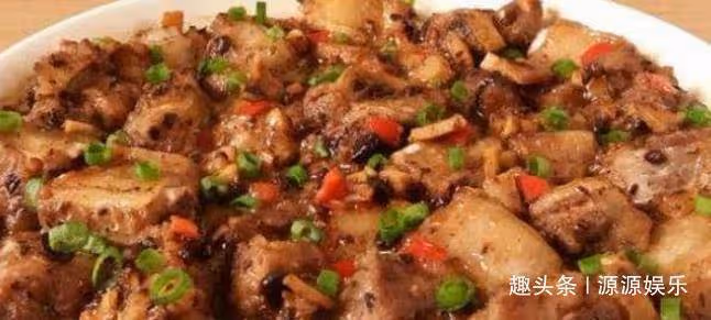 美食嚴選：虎皮醬鳳爪，秋葵炒肉，蚝油蒸排骨，豆腐夾肉的做法