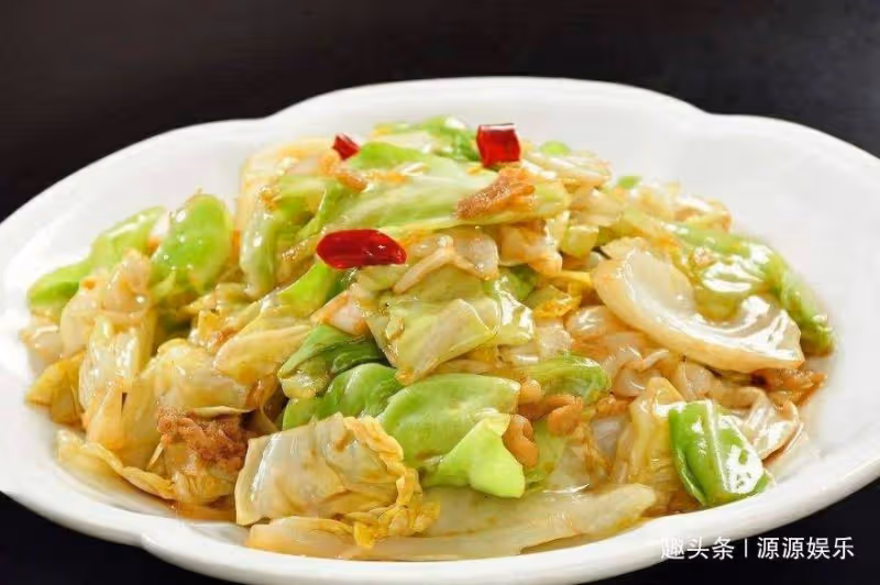 美食嚴選：腐竹拌芹菜，手撕包菜，洋蔥爆豬肚，蒜苔炒雞胗的做法