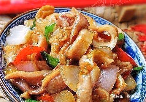 美食嚴選：腐竹拌芹菜，手撕包菜，洋蔥爆豬肚，蒜苔炒雞胗的做法