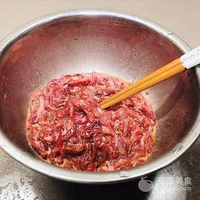香嫩芹菜牛肉絲的做法