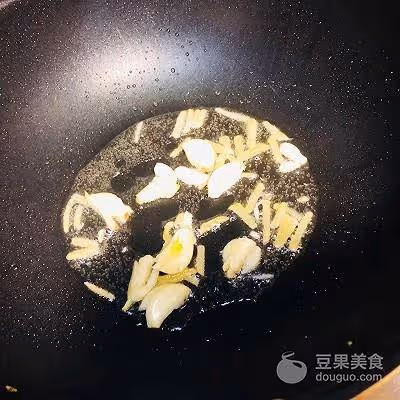 香嫩芹菜牛肉絲的做法