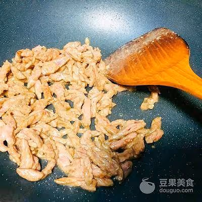 香嫩芹菜牛肉絲的做法