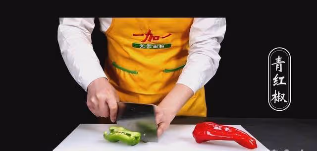 麵條別只會煮著吃,這樣燜一燜,勁道入味,隔著鍋蓋都能聞見香!