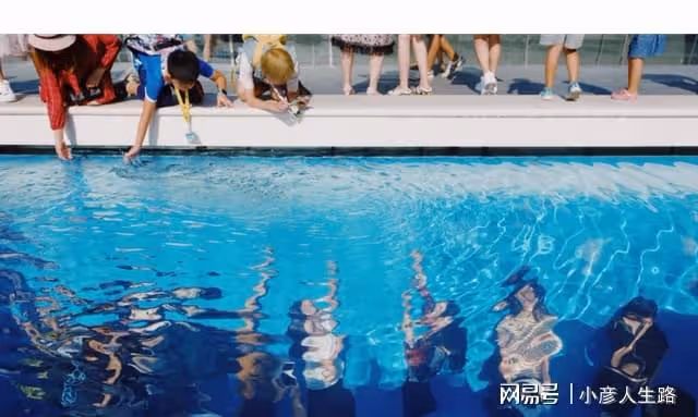 你聽說過人能在泳池裡自由行走嗎?有,不過並非我們想像中那樣