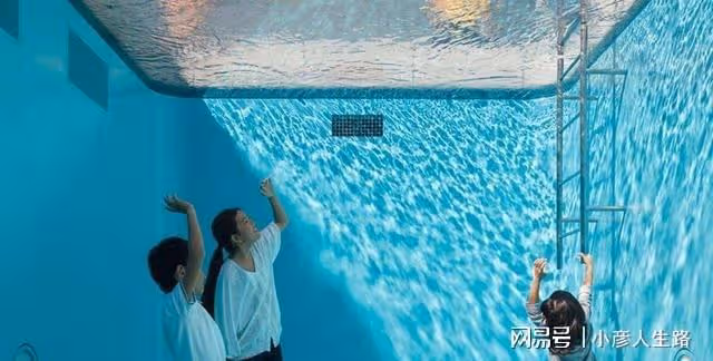 你聽說過人能在泳池裡自由行走嗎?有,不過並非我們想像中那樣