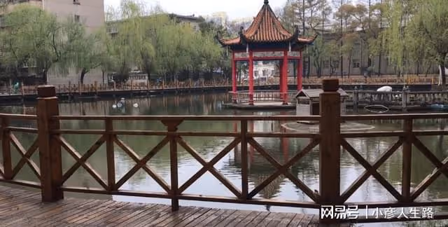 江西南昌的大學校園,古樸古香曾為飛機廠房,清新秀麗好有書香氣