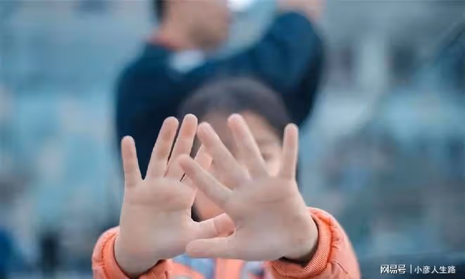孩子被起外號,父母的態度至關重要,隨意敷衍可能會影響孩子成長