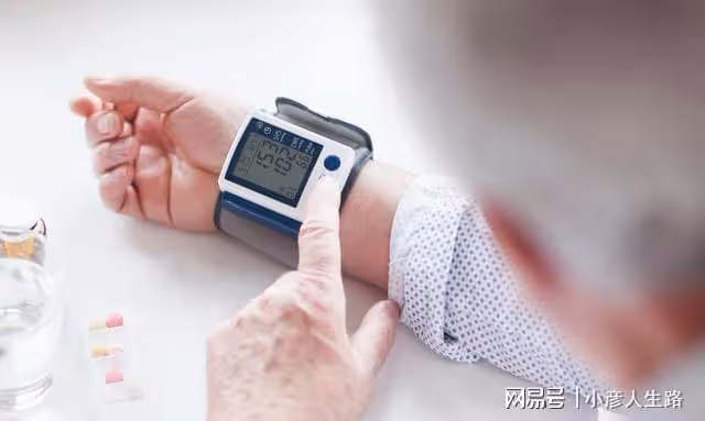 針對青年人低壓高,老年人高壓高,分別介紹2類藥,可更有效降壓