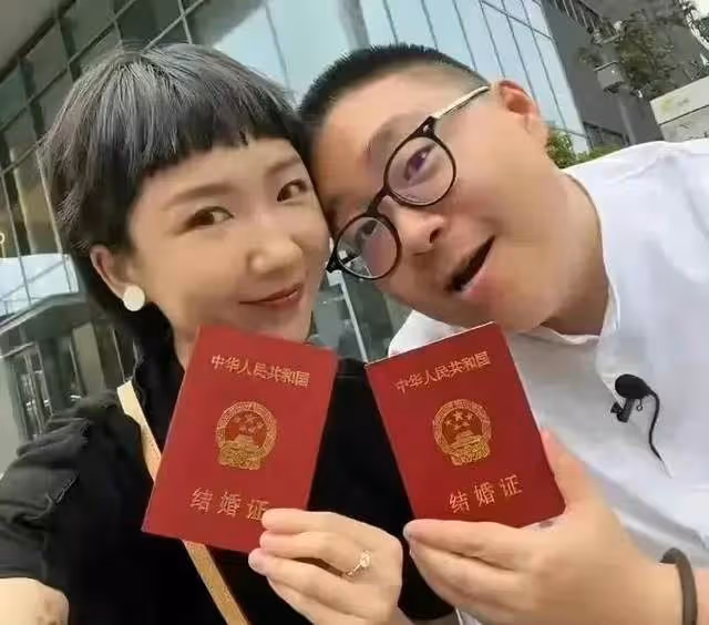 童星郝邵文回台低調辦婚禮，兩人相識於劇組，女方曾幫其走出低谷