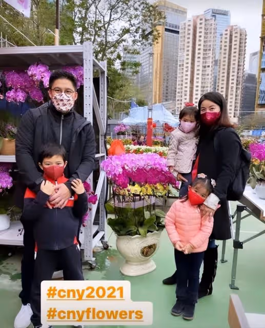 郭晶晶春節獲女兒幫忙大掃除，兄妹三人逛花市，主動搬植物不嬌氣