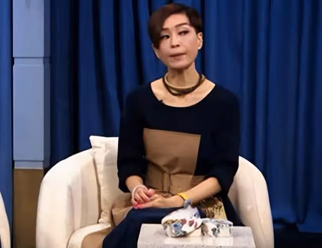 前亞姐被質疑耍大牌！節目對主持人翻白眼，自曝收集四百套睡衣