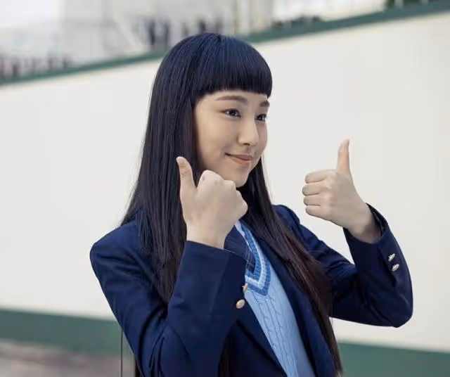 17歲TVB最強新星登上央視春晚！雙手緊張到出汗，將與成龍合唱