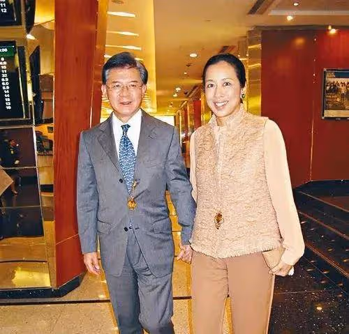 朱玲玲秀恩愛讓羅康瑞原配不爽:半路夫妻有多恩愛?她沒那麼高貴