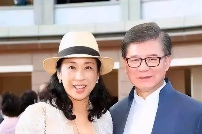 朱玲玲秀恩愛讓羅康瑞原配不爽：半路夫妻有多恩愛？她沒那麼高貴