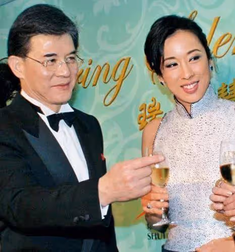 朱玲玲秀恩愛讓羅康瑞原配不爽:半路夫妻有多恩愛?她沒那麼高貴