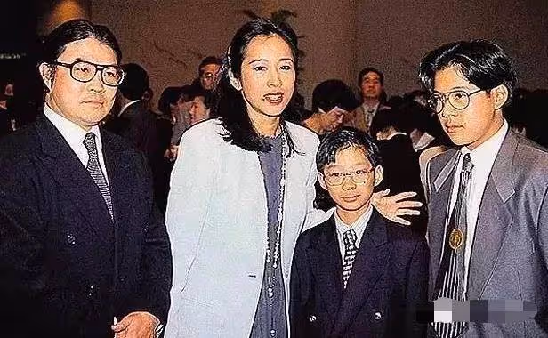 朱玲玲秀恩愛讓羅康瑞原配不爽:半路夫妻有多恩愛?她沒那麼高貴