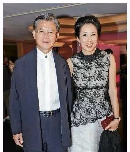 朱玲玲秀恩愛讓羅康瑞原配不爽:半路夫妻有多恩愛?她沒那麼高貴