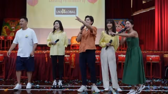 與特需小學生一起送虎迎兔　李南星送出超過300份新年禮包