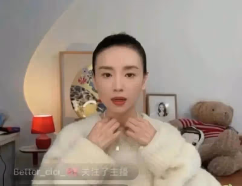 董潔帶貨成第一名,年齡偏大又離異本沒前途,憑藉恬靜氣質再翻紅