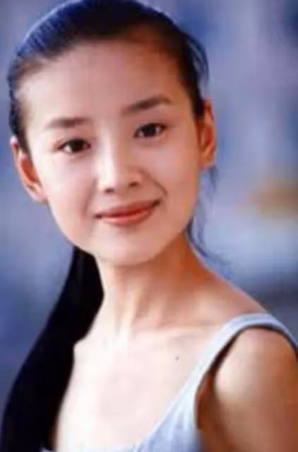 董潔帶貨成第一名,年齡偏大又離異本沒前途,憑藉恬靜氣質再翻紅