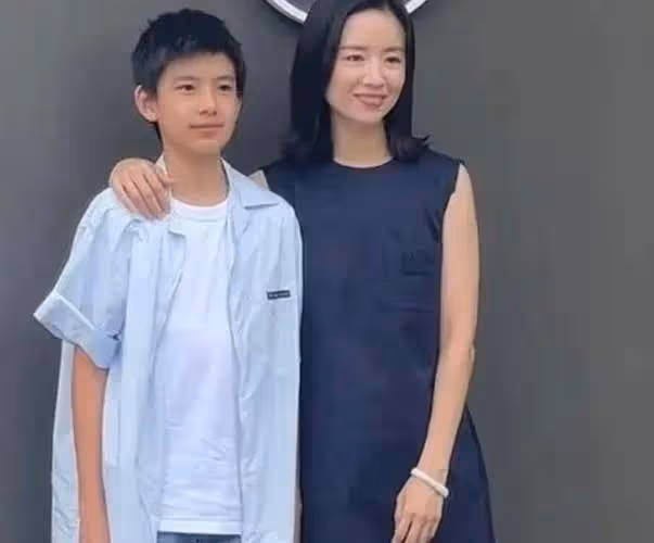 董潔帶貨成第一名,年齡偏大又離異本沒前途,憑藉恬靜氣質再翻紅