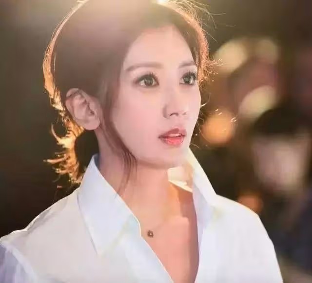 22年前賈靜雯照片曝光，難怪有人願為她豪擲五億，網友：美的一塌糊塗